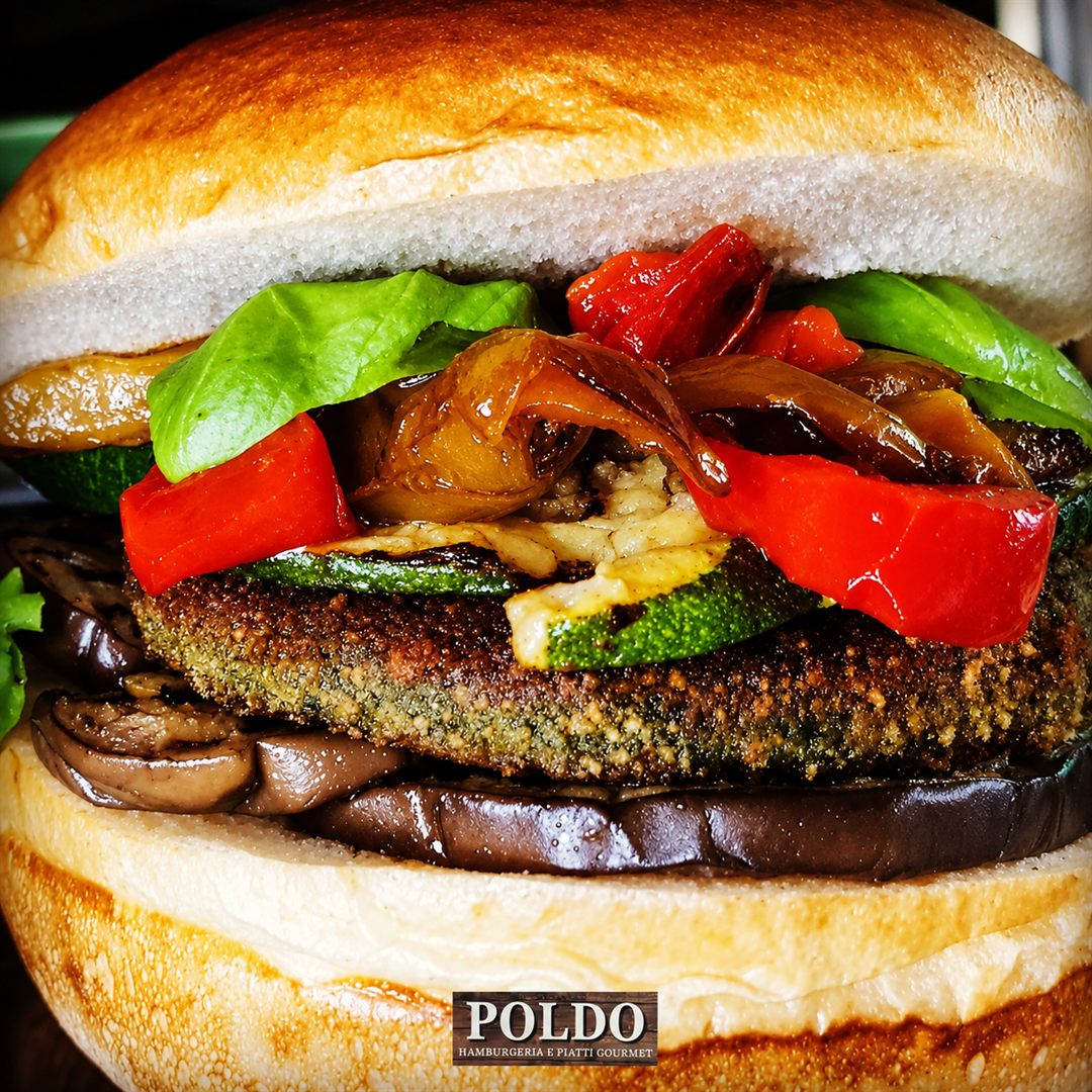 Hamburger vegetariano con verdure grigliate